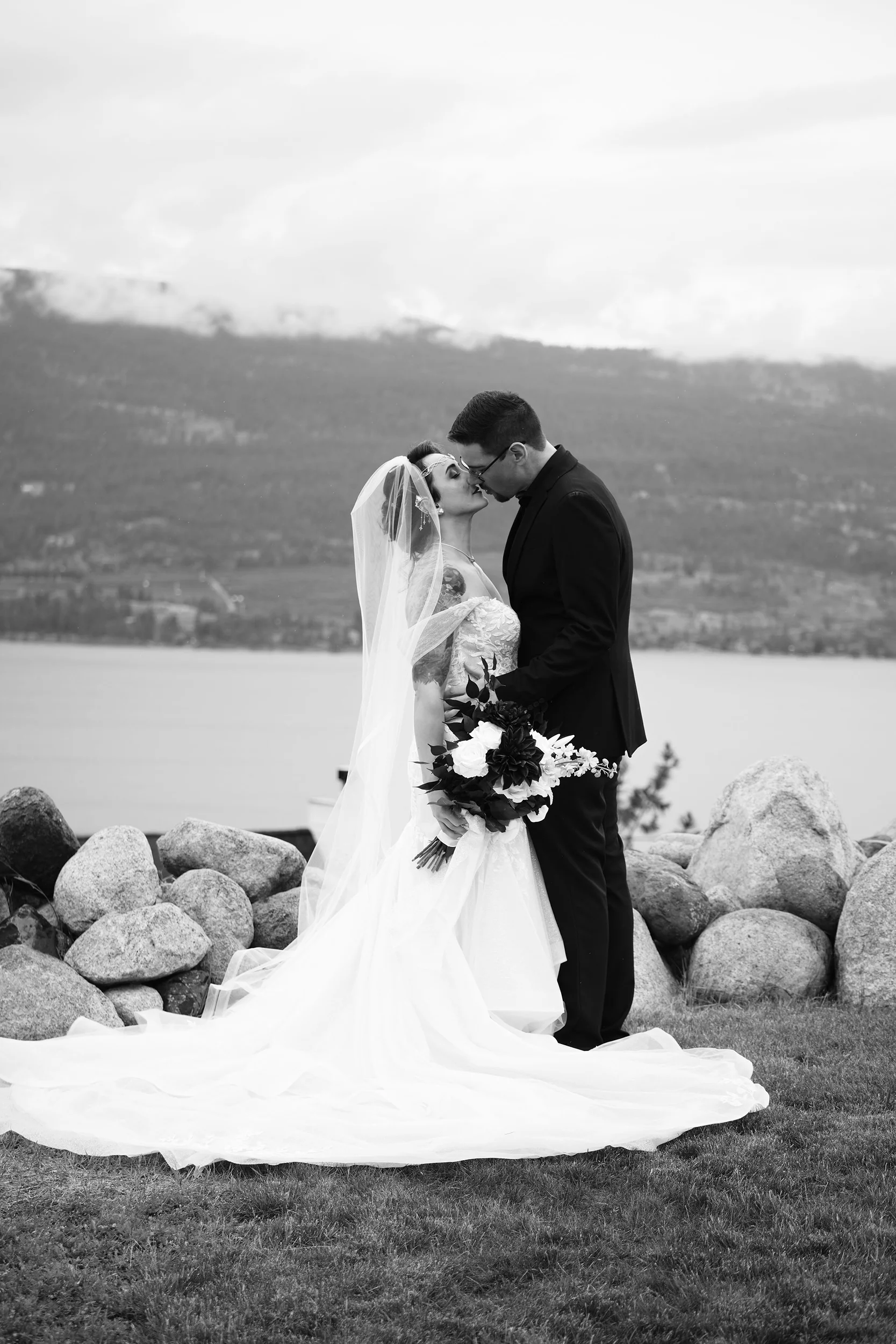 Kelowna Wedding Photographer - Melyssa & Tyler Wedding - La Casa Resort - Pulse Productions Inc